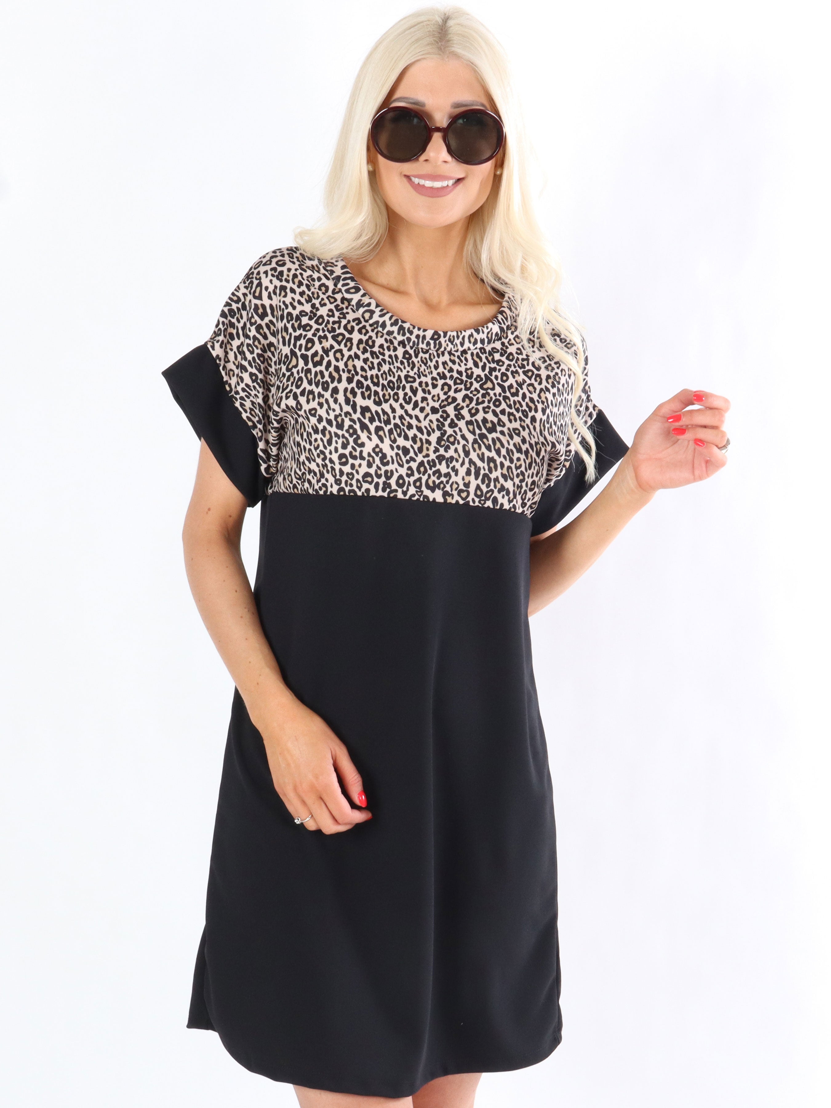 Melania - Svart klänning med tryck